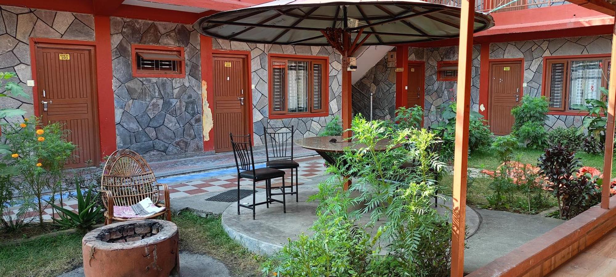 Pokhara Metro Eco Hotel Bagian luar foto