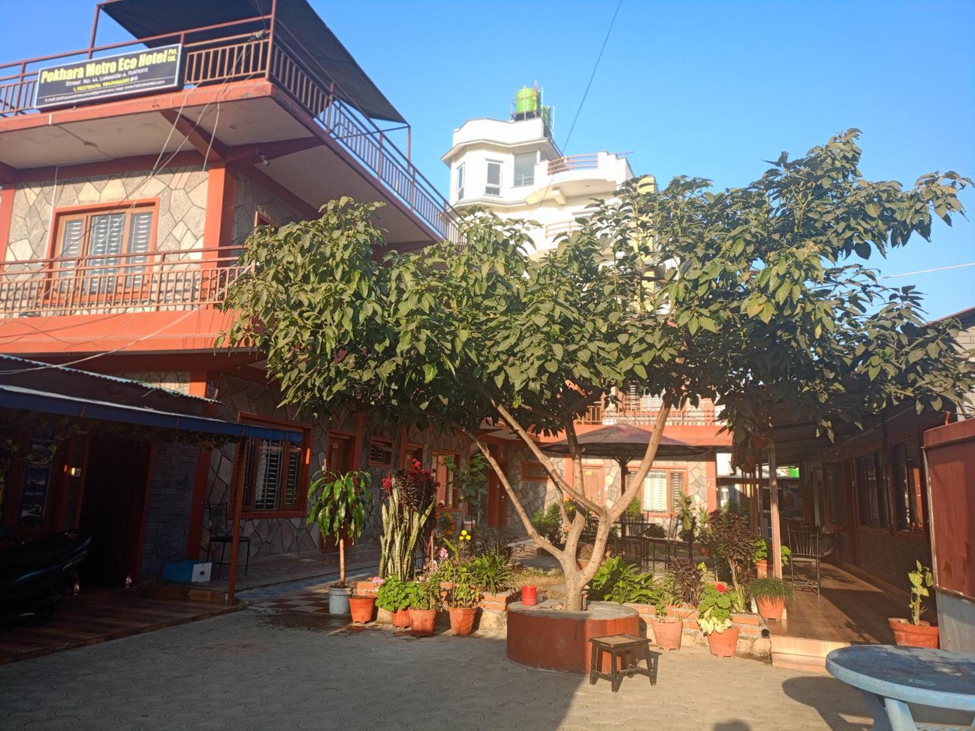 Pokhara Metro Eco Hotel Bagian luar foto