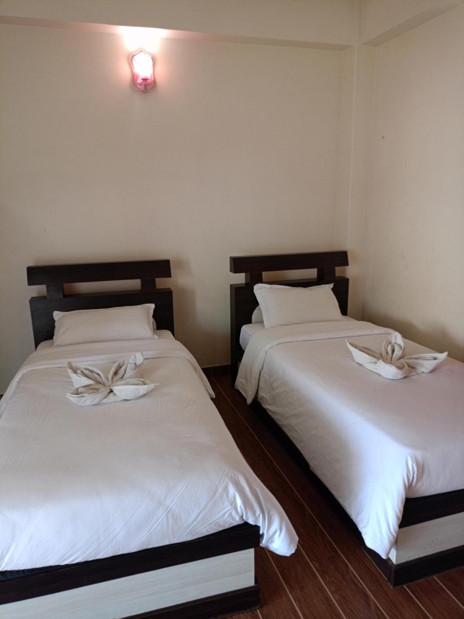 Pokhara Metro Eco Hotel Bagian luar foto