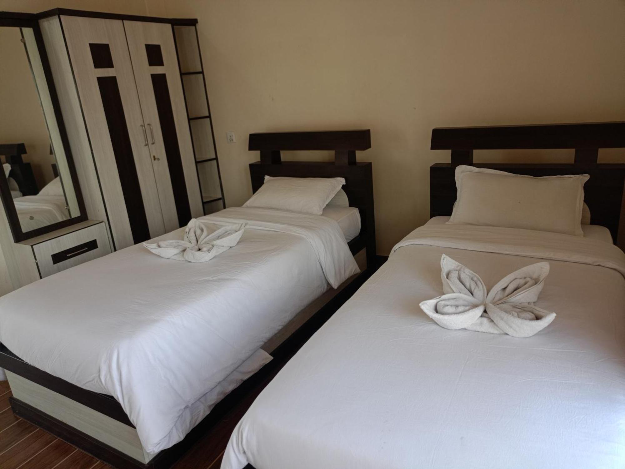 Pokhara Metro Eco Hotel Bagian luar foto