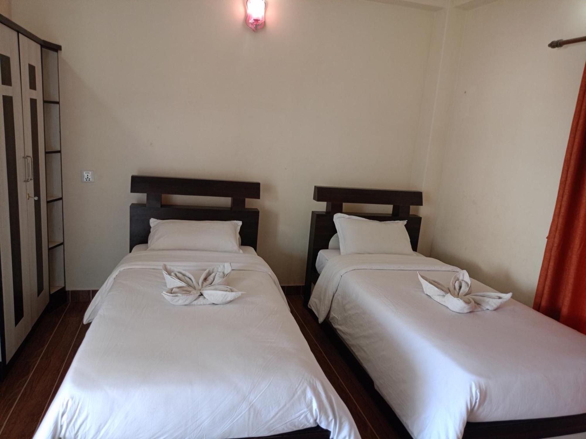 Pokhara Metro Eco Hotel Bagian luar foto
