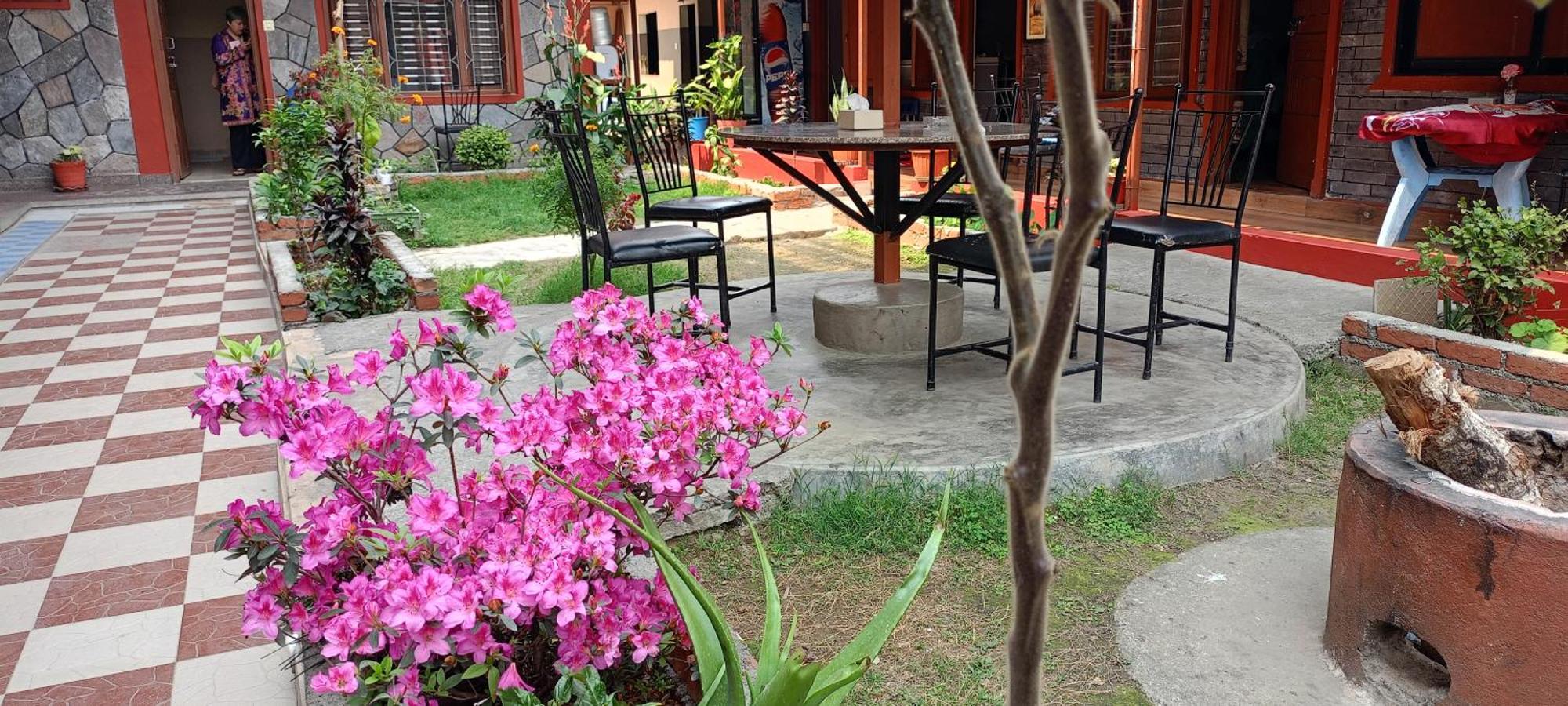 Pokhara Metro Eco Hotel Bagian luar foto