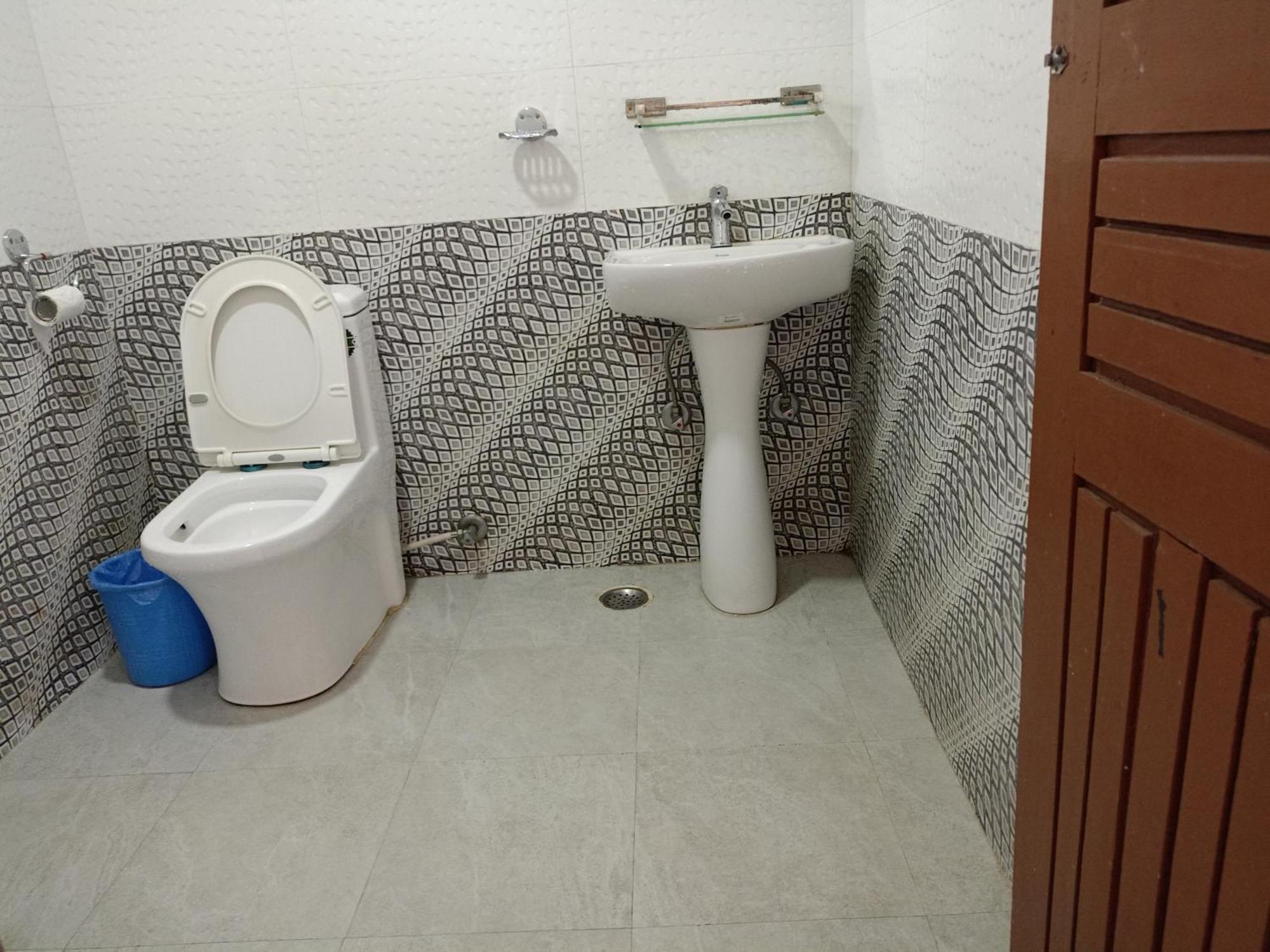 Pokhara Metro Eco Hotel Bagian luar foto