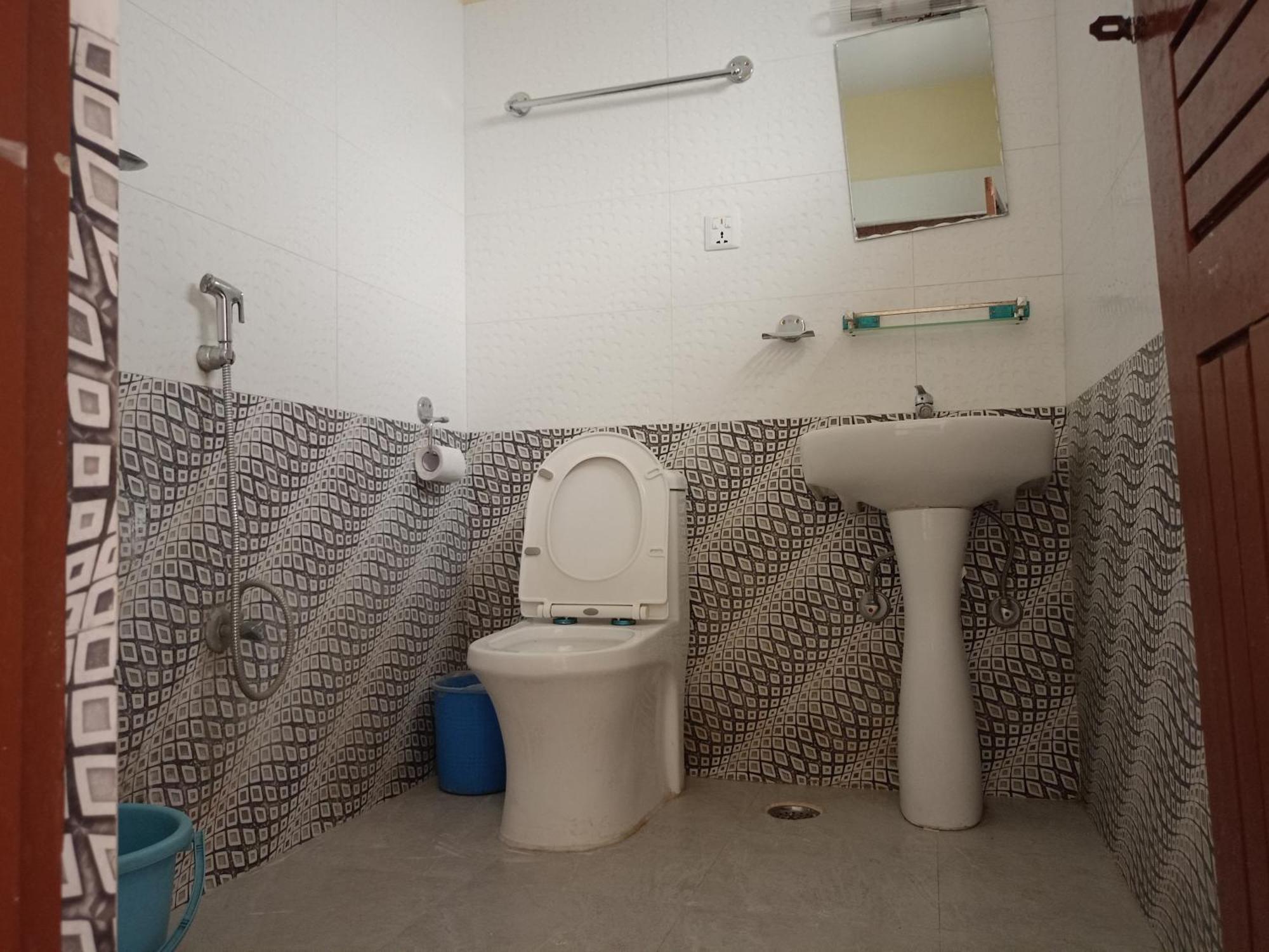 Pokhara Metro Eco Hotel Bagian luar foto