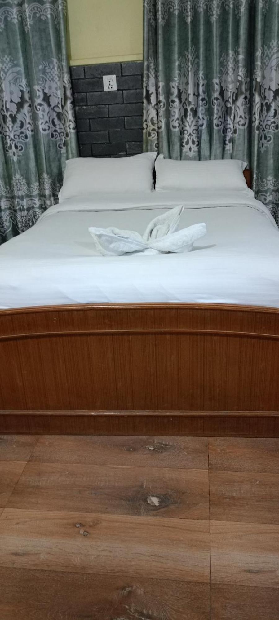 Pokhara Metro Eco Hotel Bagian luar foto